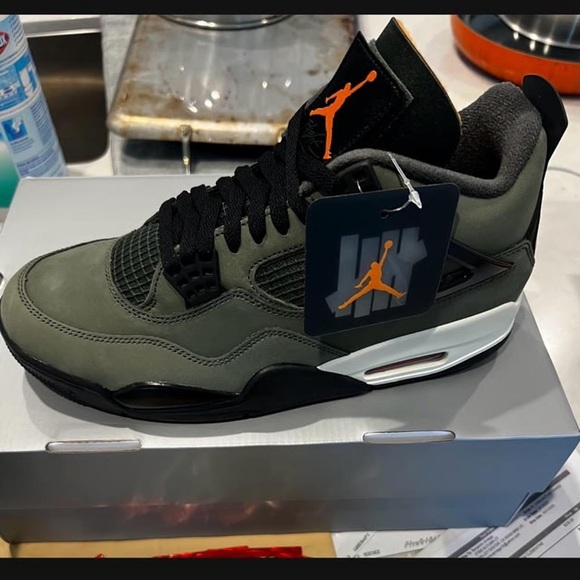 Jordan 4 UNDEFEATED SIZE 10